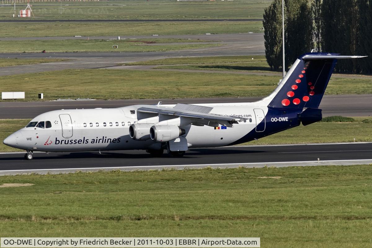 OO-DWE, 1998 British Aerospace Avro 146-RJ100 C/N E3327, decelerating after touchdown