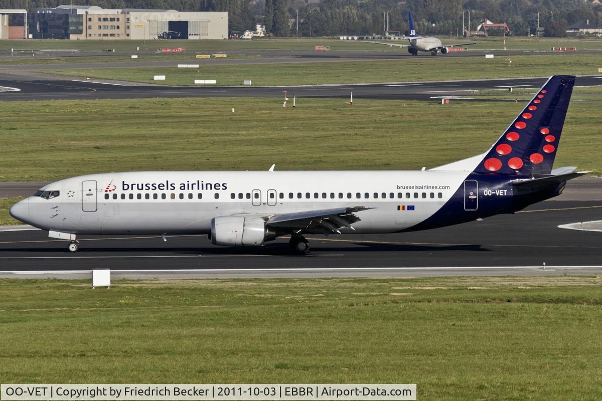 OO-VET, 1998 Boeing 737-4Q8 C/N 28202, decelerating after touchdown