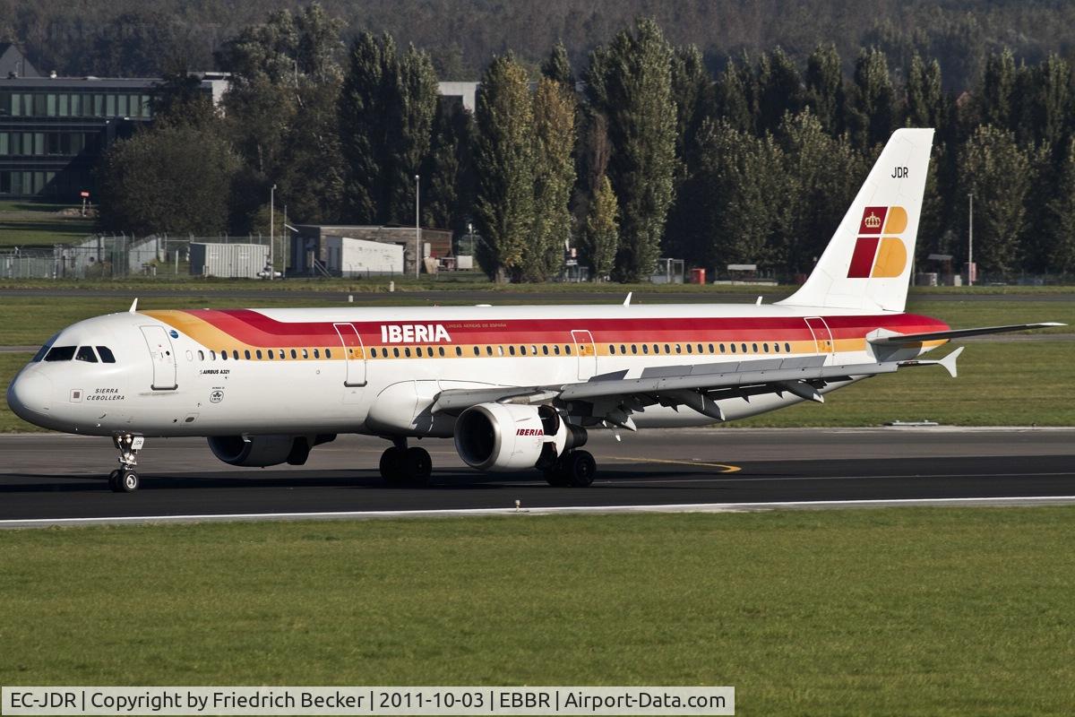 EC-JDR, 2005 Airbus A321-211 C/N 2488, decelerating after touchdown