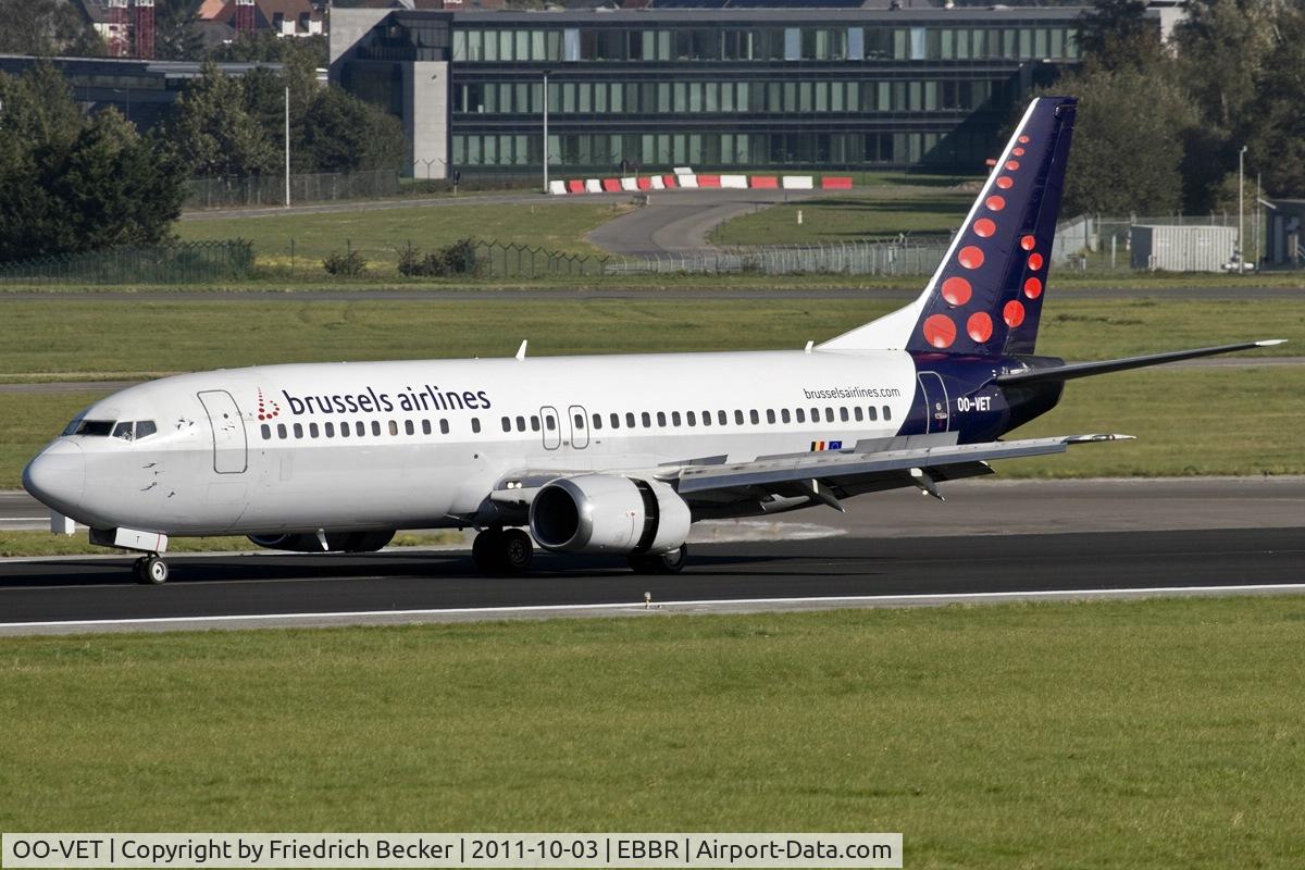 OO-VET, 1998 Boeing 737-4Q8 C/N 28202, decelerating after touchdown