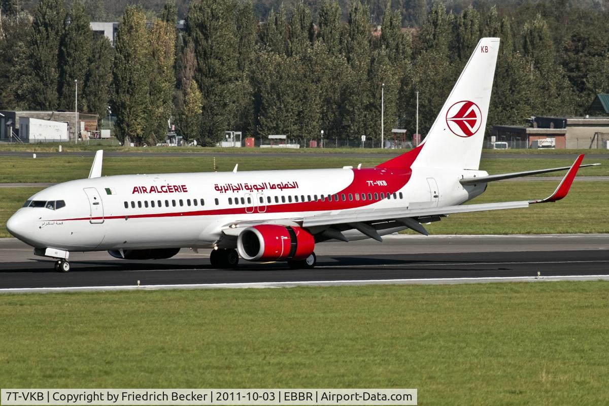 7T-VKB, 2005 Boeing 737-8D6 C/N 34165, decelerating after touchdown
