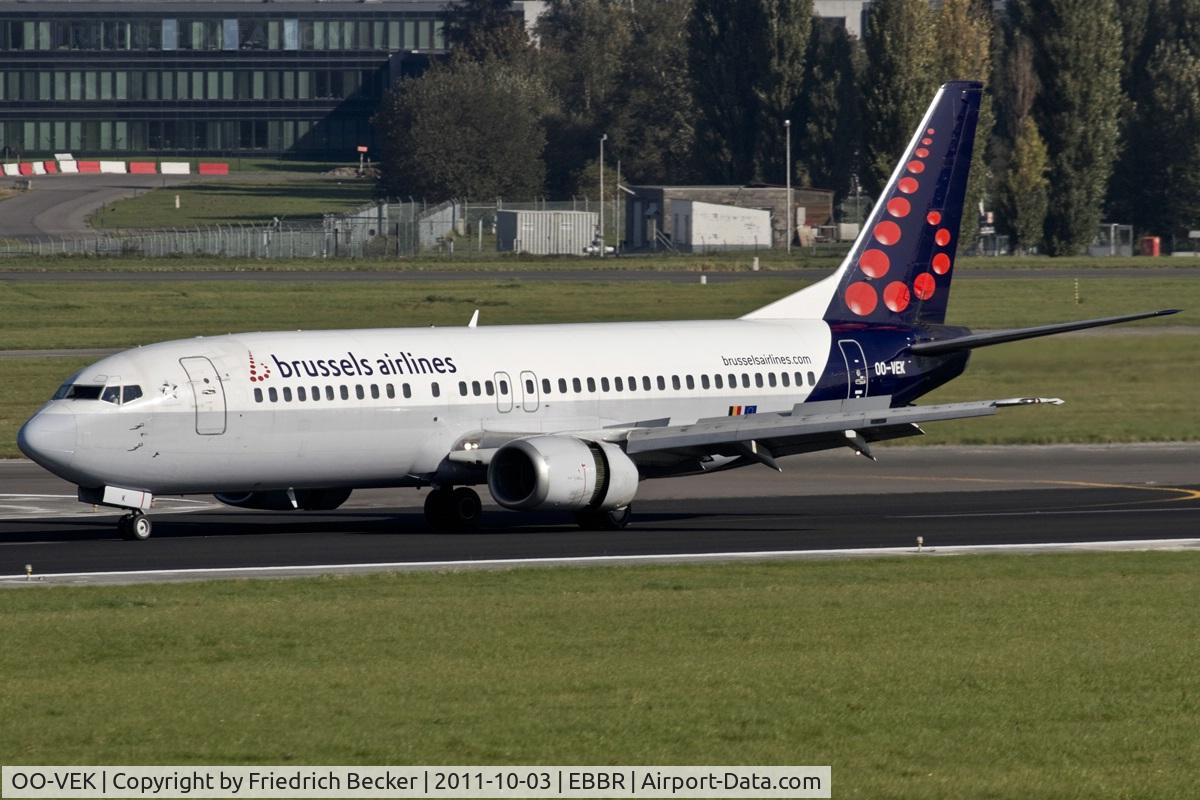 OO-VEK, 1989 Boeing 737-405 C/N 24270, decelerating after touchdown
