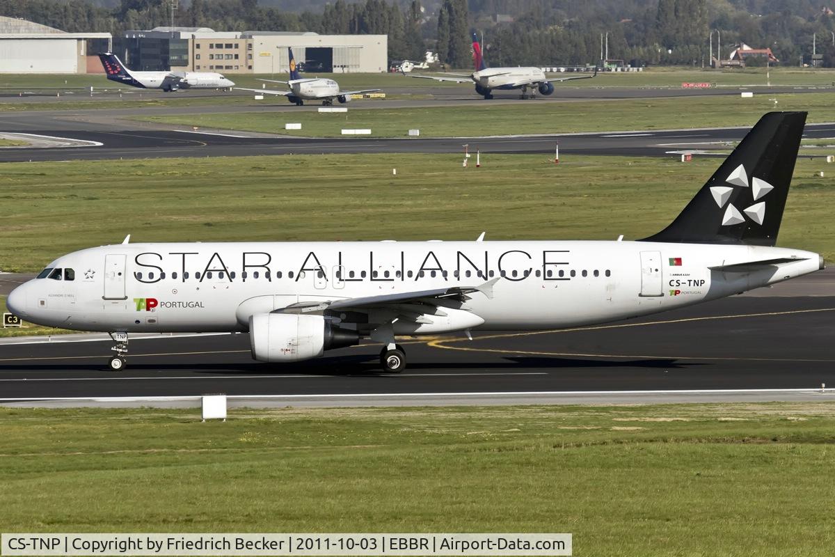 CS-TNP, 2004 Airbus A320-214 C/N 2178, decelerating after touchdown