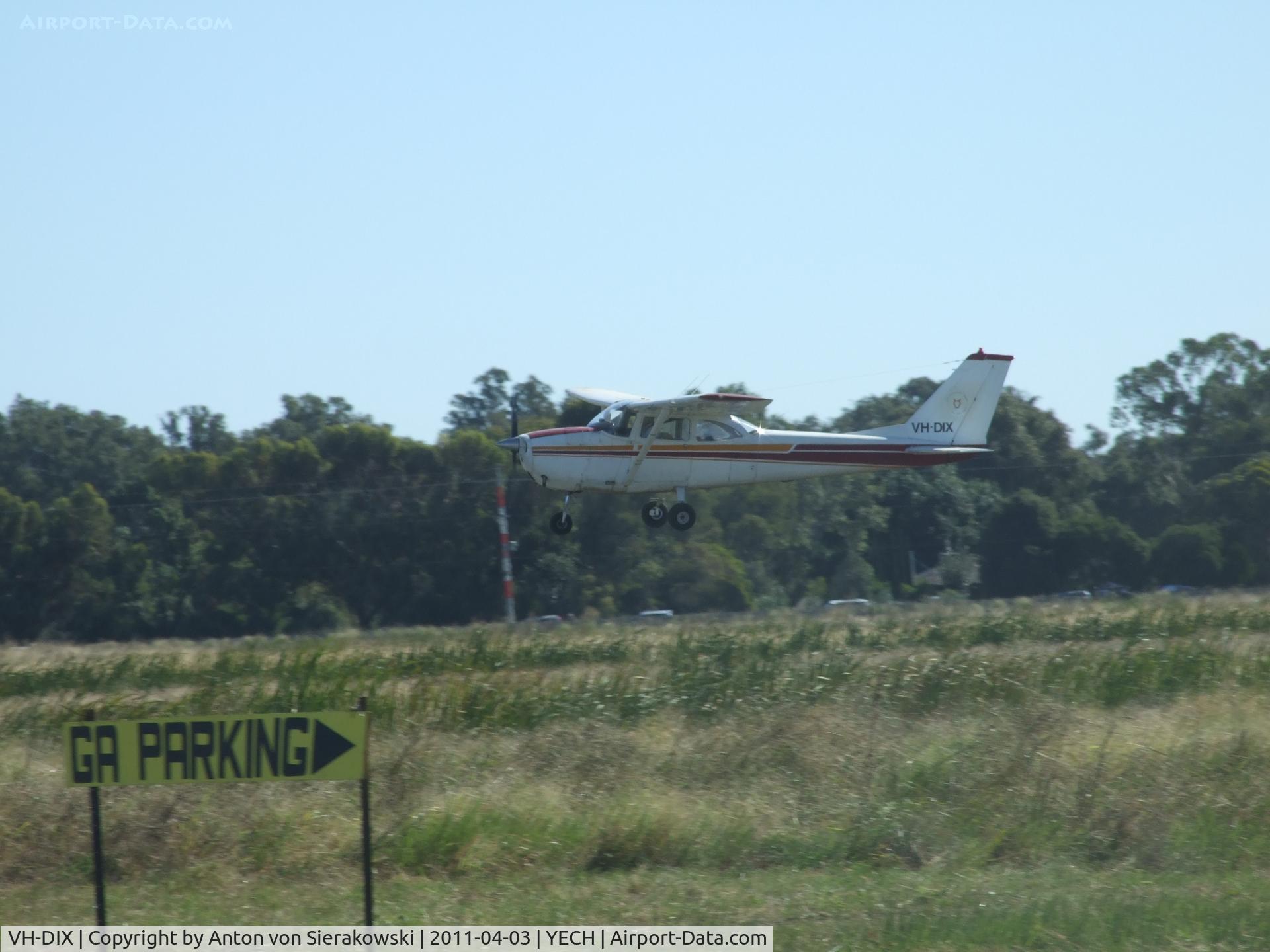 VH-DIX, 1966 Cessna 172G C/N 17254236, VH-DIX @ YECH Cessna 172G Skyhawk at Echuca Air Show