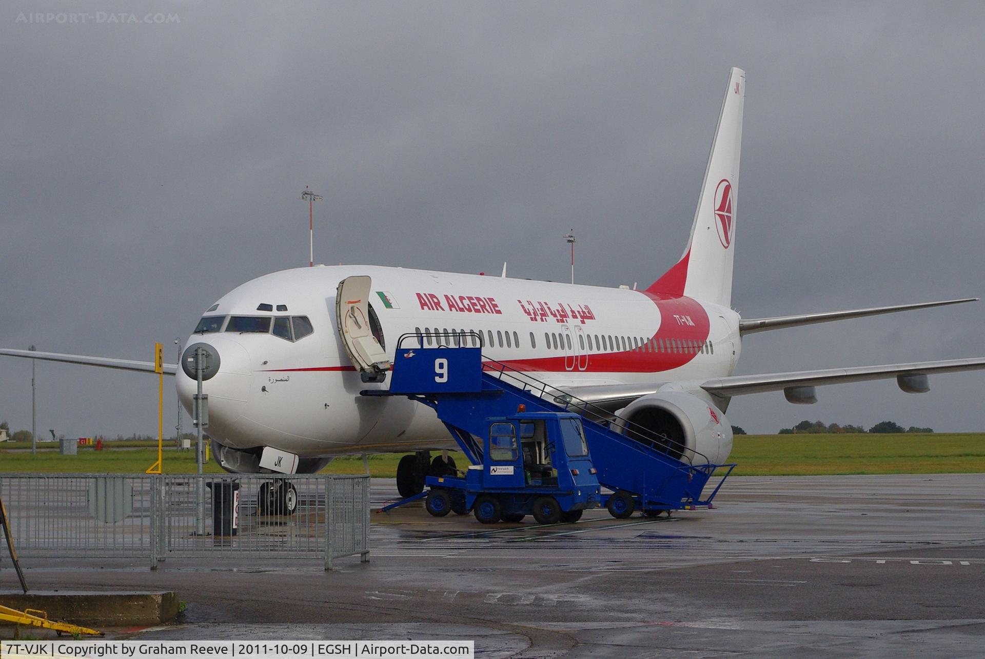 7T-VJK, 2000 Boeing 737-8D6 C/N 30203, Freshly painted.