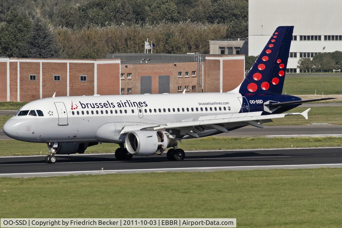 OO-SSD, 1999 Airbus A319-112 C/N 1102, decelerating after touchdown
