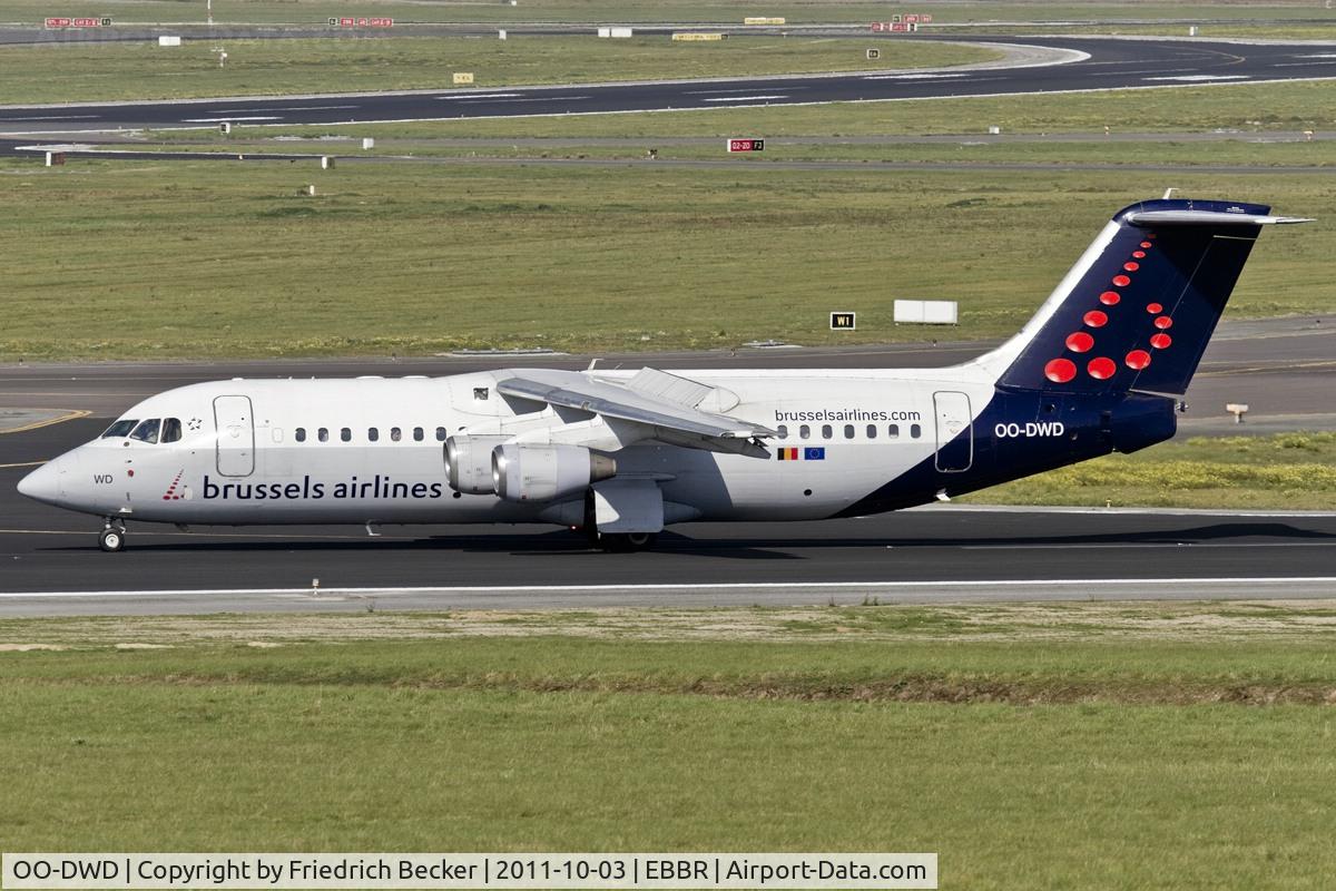 OO-DWD, 1998 British Aerospace Avro 146-RJ100 C/N E3324, decelerating after touchdown