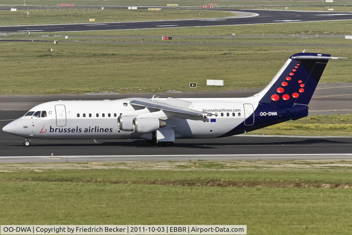 OO-DWA, 1997 British Aerospace Avro 146-RJ100 C/N E3308, decelerating after touchdown
