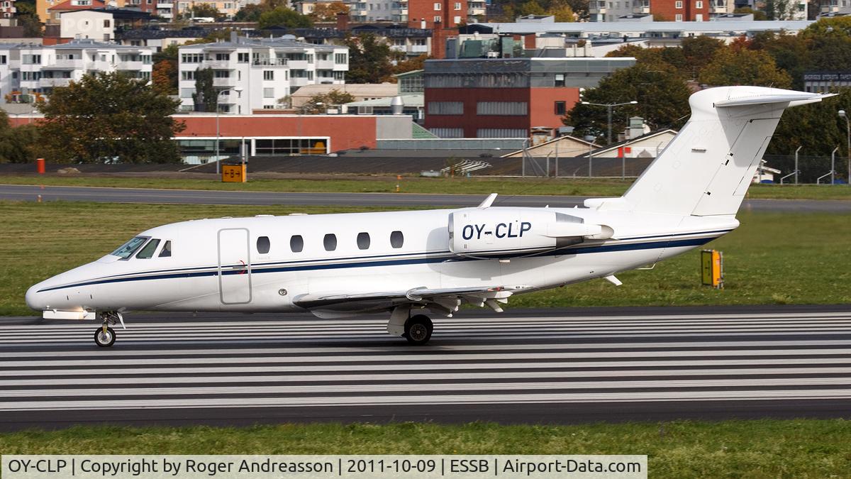 OY-CLP, 1998 Cessna 650 Citation VII C/N 650-7093, Leaving Bromma for Roskilde