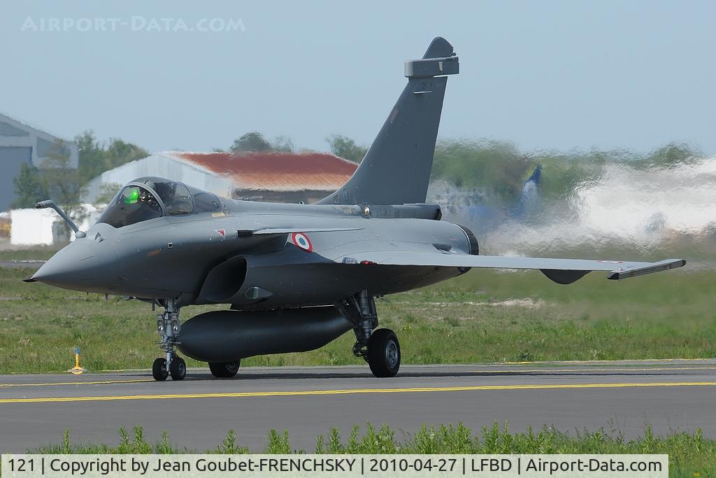 121, Dassault Rafale C C/N 121, au roulage pour la 05