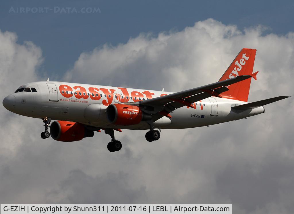 G-EZIH, 2005 Airbus A319-111 C/N 2463, Landing rwy 25R