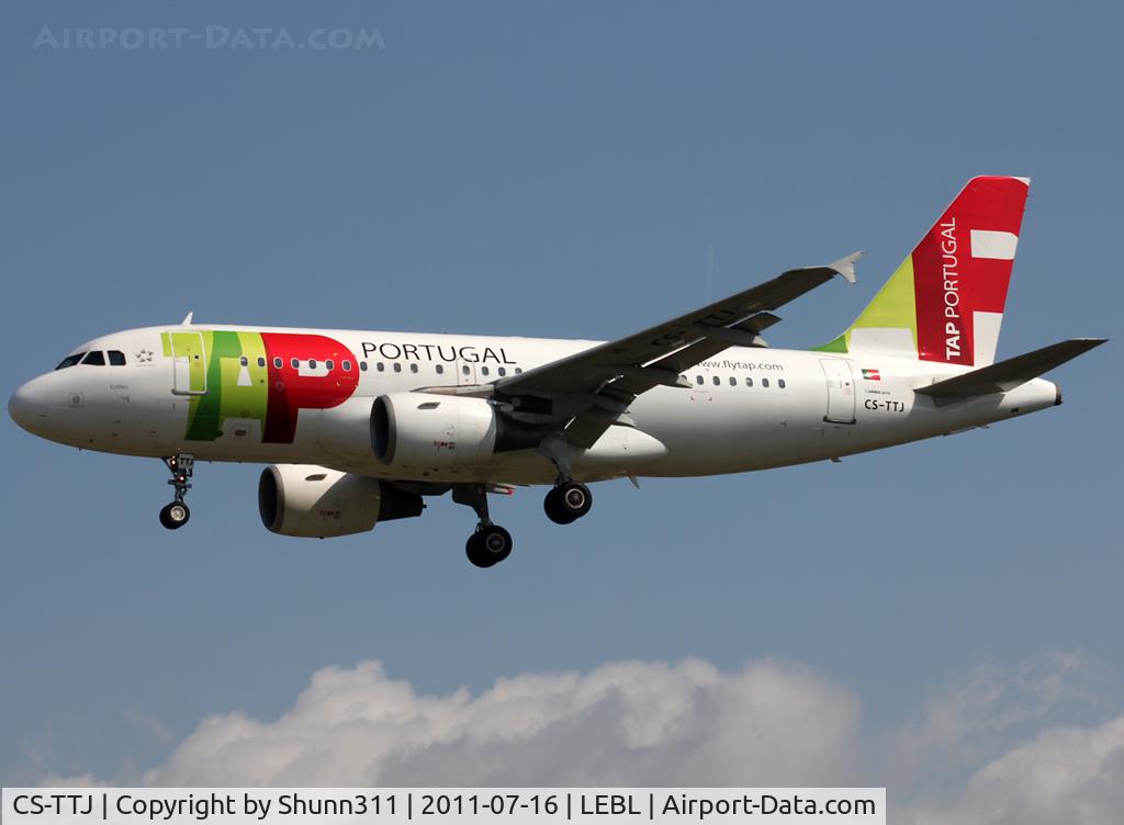CS-TTJ, 1999 Airbus A319-111 C/N 979, Landing rwy 25R