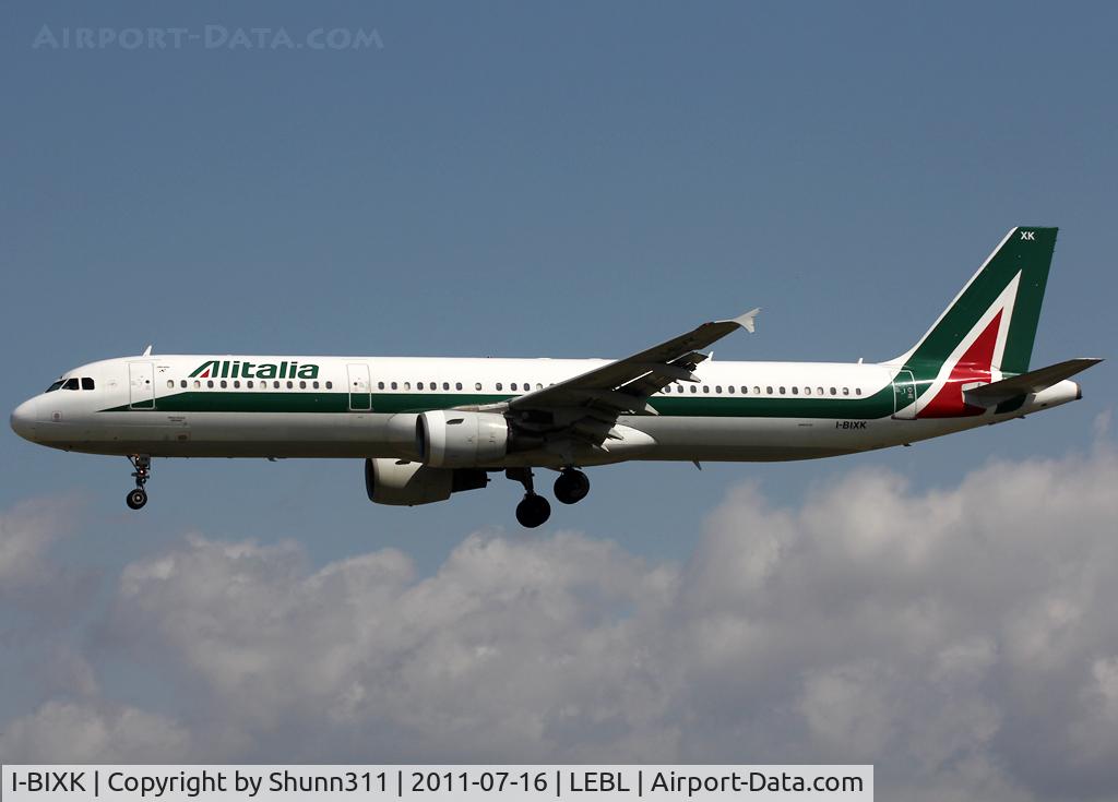 I-BIXK, 2000 Airbus A321-112 C/N 1220, Landing rwy 25R in new c/s