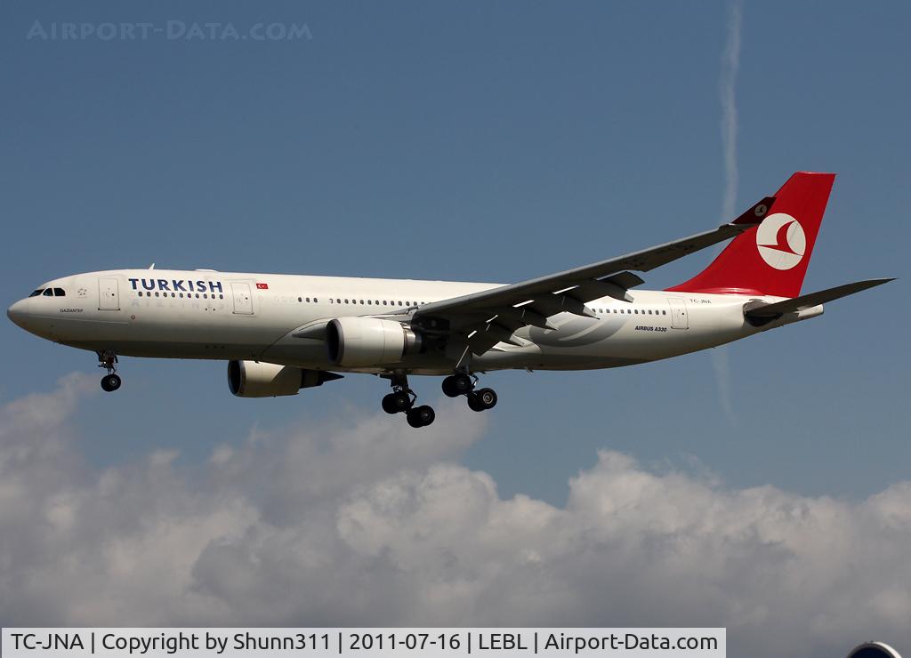 TC-JNA, 2005 Airbus A330-203 C/N 697, Landing rwy 25R