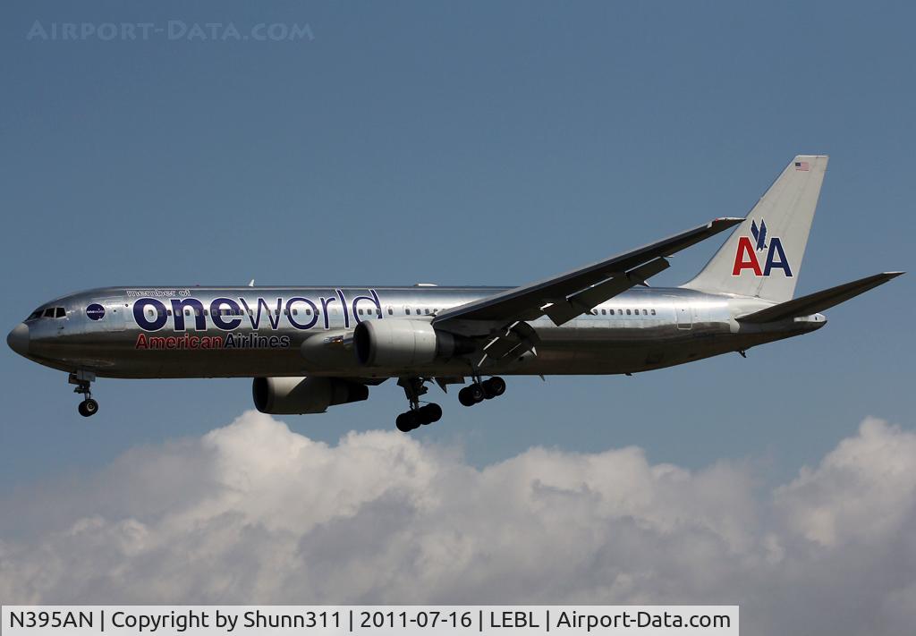 N395AN, 1998 Boeing 767-323 C/N 29432, Landing rwy 25R in 'One World' c/s