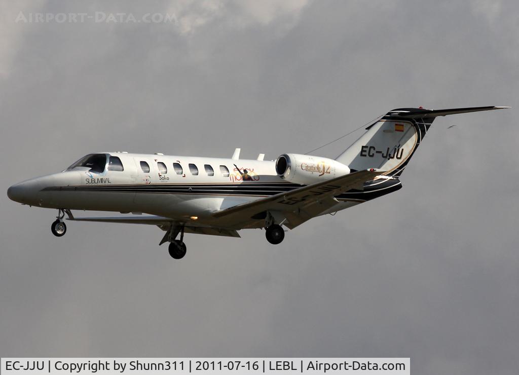 EC-JJU, 2001 Cessna 525A Citation CJ2 C/N 525A-0033, Landing rwy 25R with additional 'Subliminal / Eric Morillo' titles...
