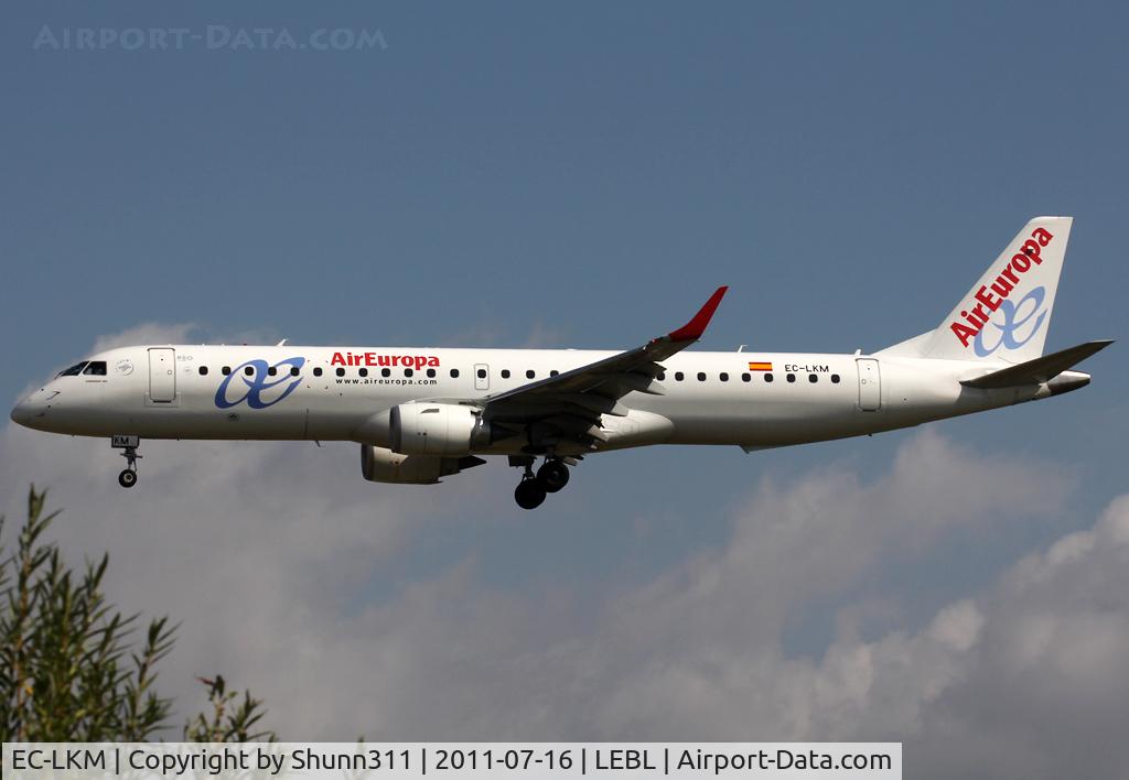 EC-LKM, 2011 Embraer 195LR (ERJ-190-200LR) C/N 19000425, Landing rwy 25R