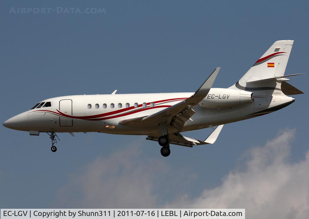 EC-LGV, 2009 Dassault Falcon 2000LX C/N 198, Landing rwy 25R