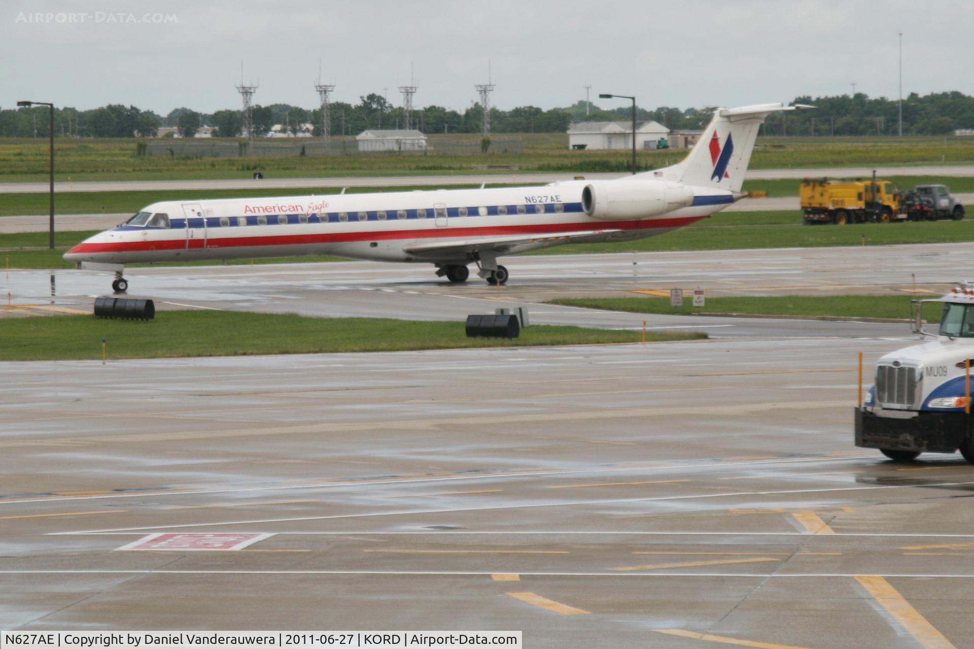 N627AE, 1999 Embraer ERJ-145LR (EMB-145LR) C/N 145121, Taxiing