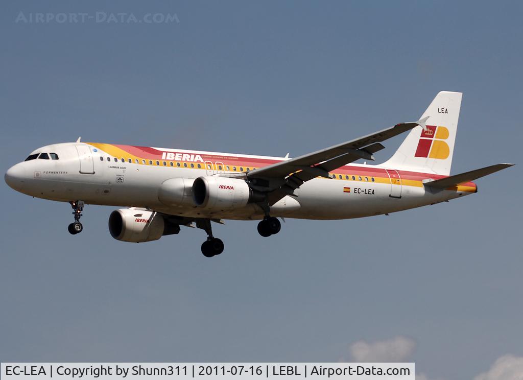 EC-LEA, 1999 Airbus A320-214 C/N 1099, Landing rwy 25R