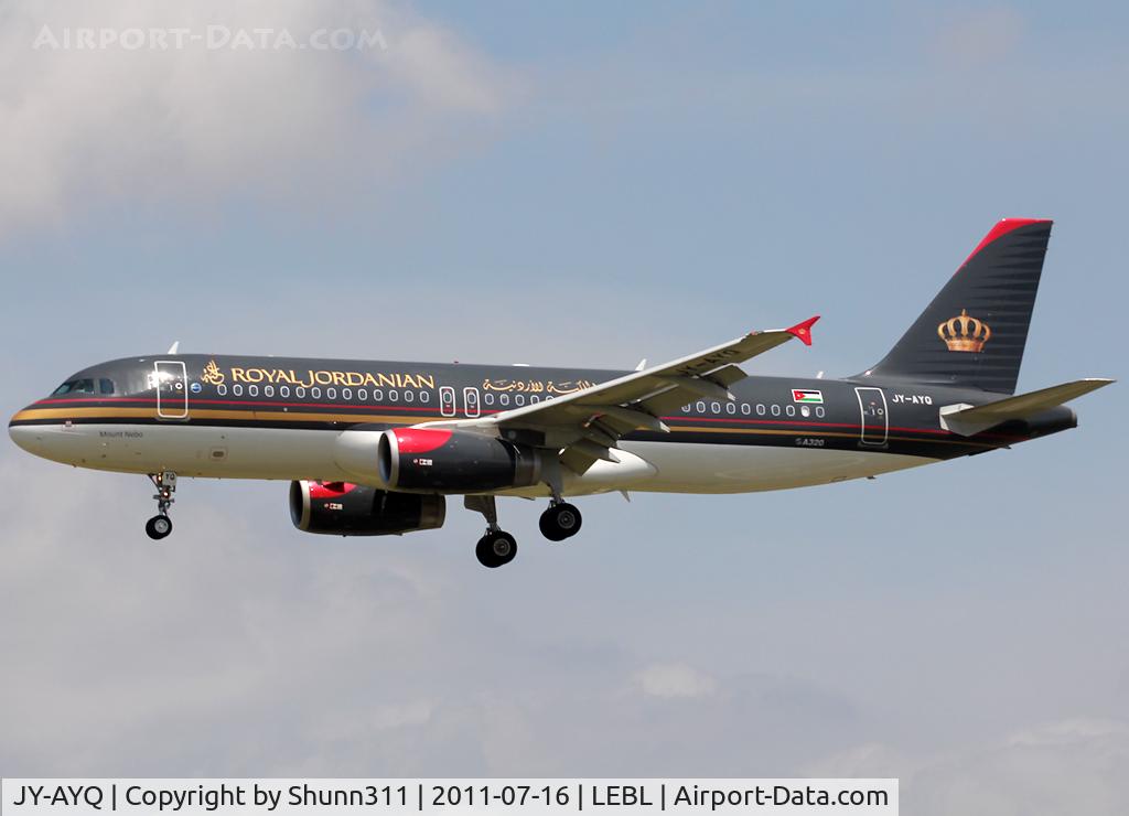 JY-AYQ, 2011 Airbus A320-232 C/N 4670, Landing rwy 25R