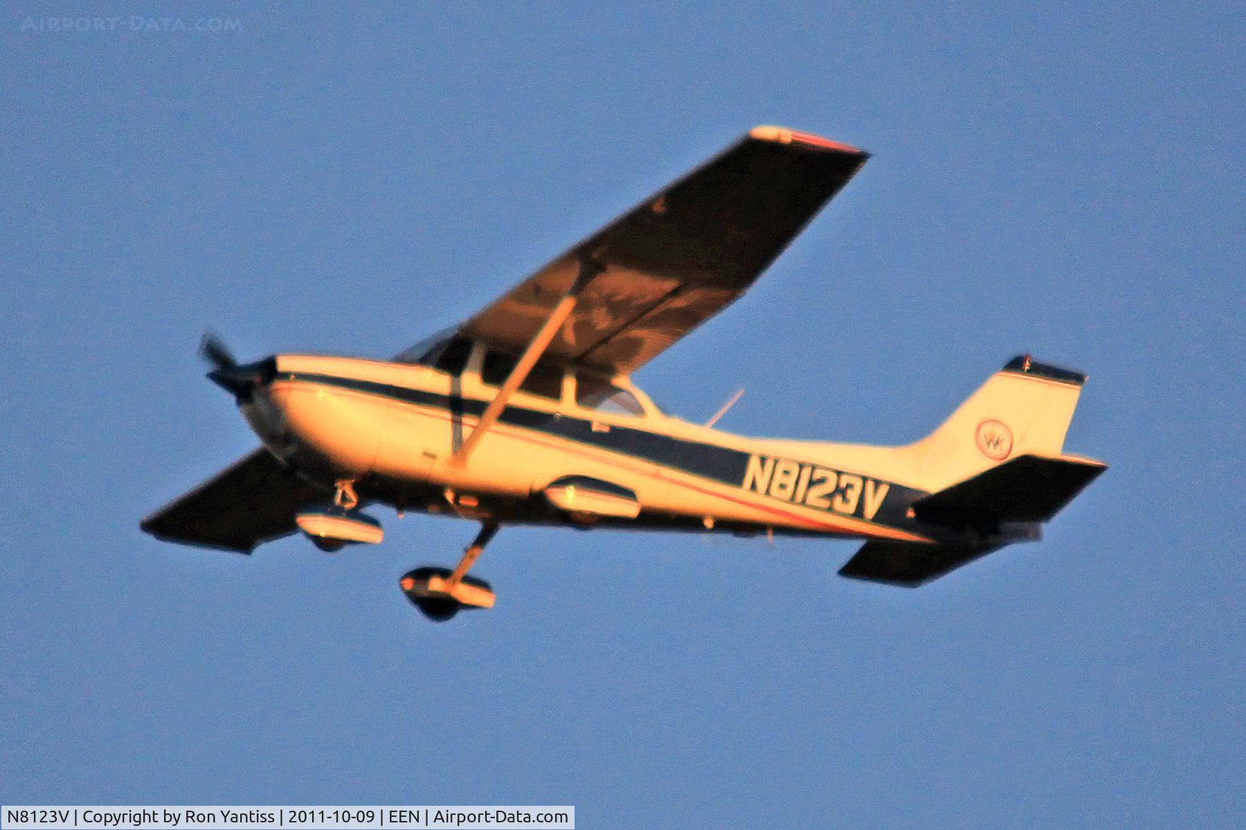 N8123V, Cessna R172K Hawk XP C/N R1722315, Last sun on short final runway 02, Dillant-Hopkins Airport, Keene, NH