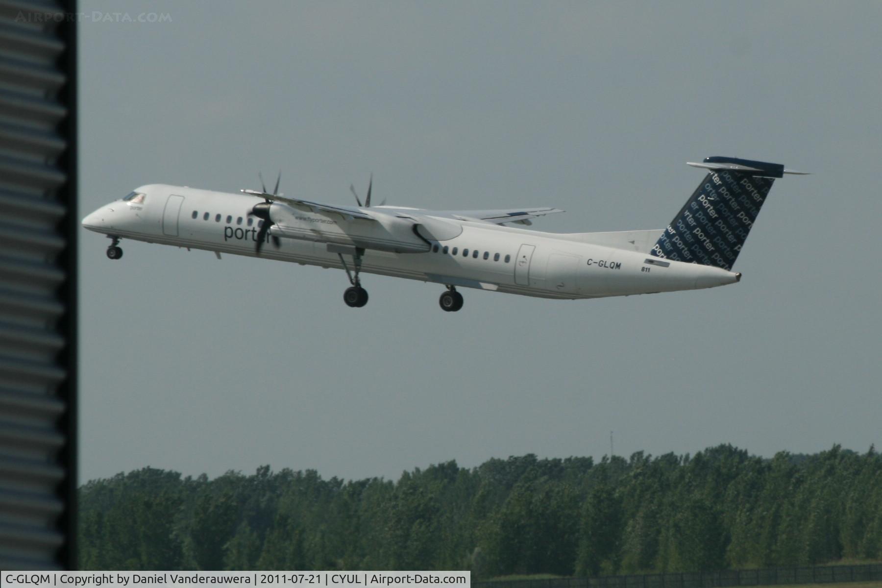 C-GLQM, 2009 De Havilland Canada DHC-8-402Q Dash 8 C/N 4252, Climbing fron runway
