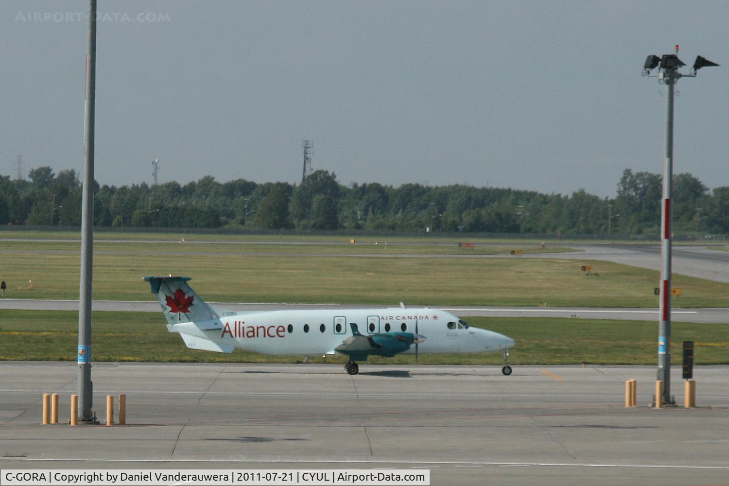 C-GORA, 1998 Beech 1900D C/N UE-326, Taxiing