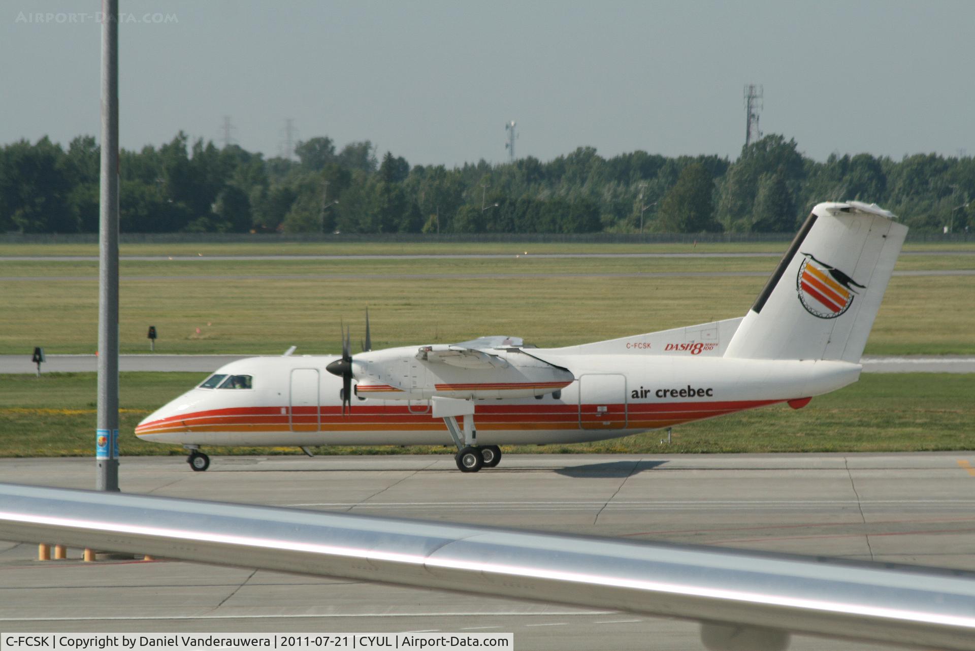 C-FCSK, 1988 De Havilland Canada DHC-8-102 Dash 8 C/N 122, Taxiing