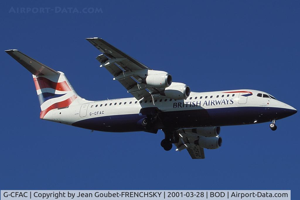 G-CFAC, 2000 British Aerospace Avro 146-RJ100 C/N E3379, landing 23