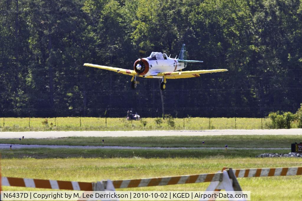N6437D, North American SNJ-5C (AT-6D) Texan Texan C/N 88-17085, Landing at GED - Wings & Wheels 2010