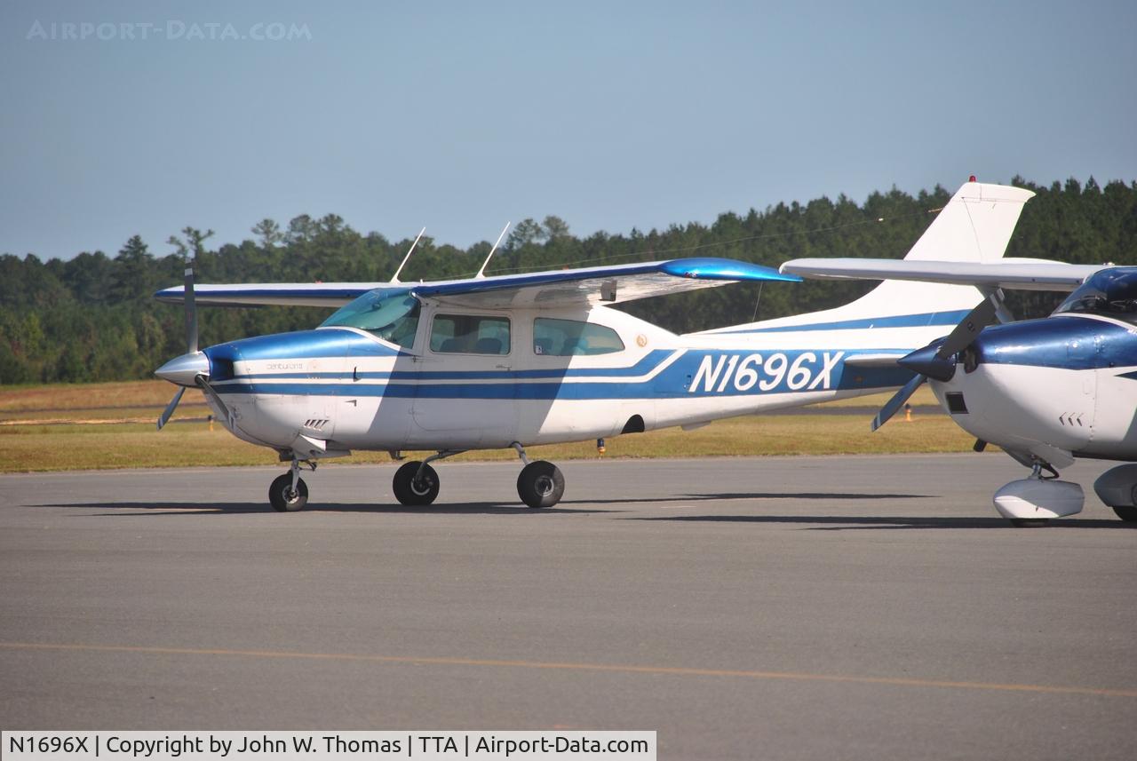 N1696X, 1975 Cessna 210L Centurion C/N 21060731, TTA Open House - Oct. 8, 2011