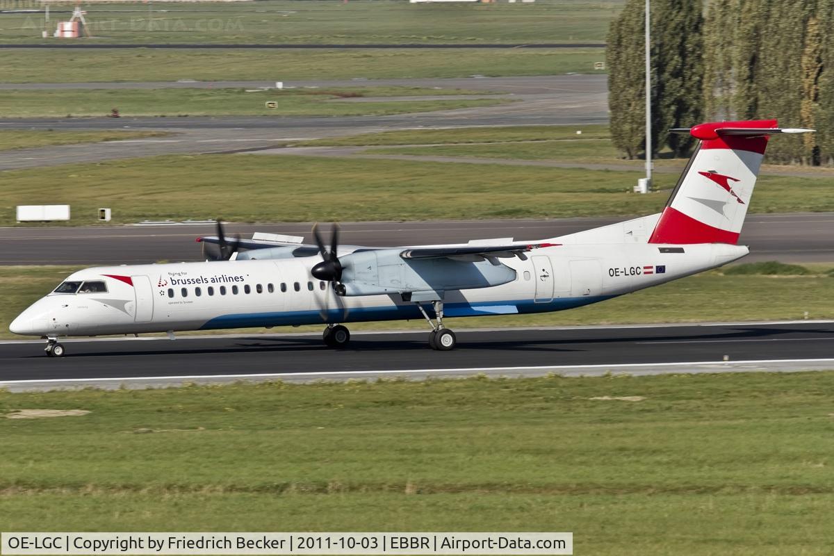 OE-LGC, 2000 De Havilland Canada DHC-8-402Q Dash 8 C/N 4026, decelerating after touchdown