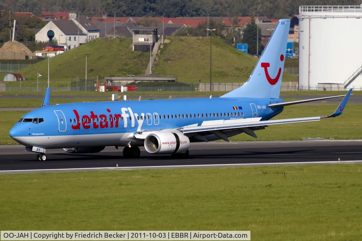 OO-JAH, 2011 Boeing 737-8K5 C/N 37260, decelerating after touchdown