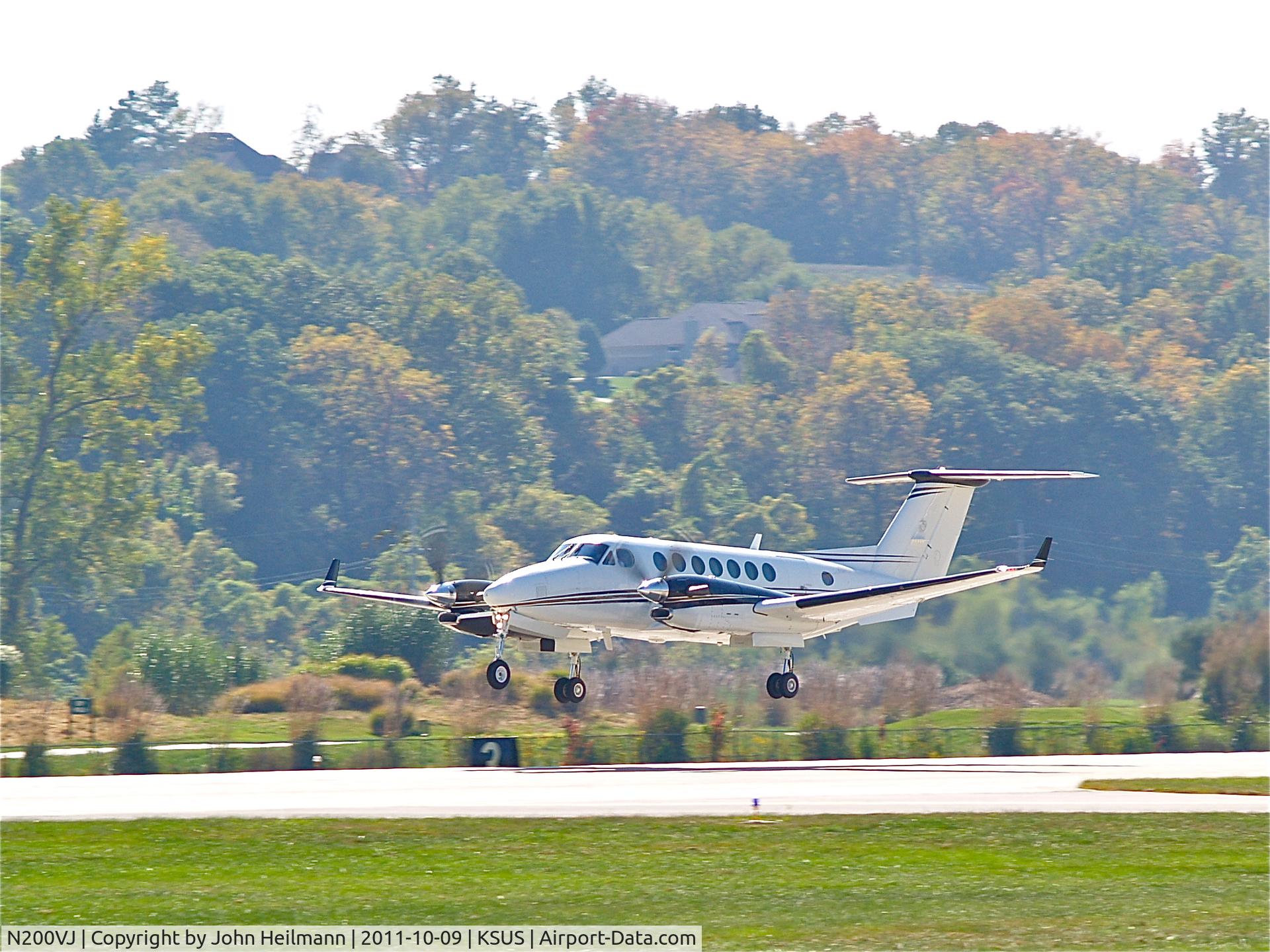 N200VJ, 1980 Beech 200 C/N BB-610, N200VJ take off