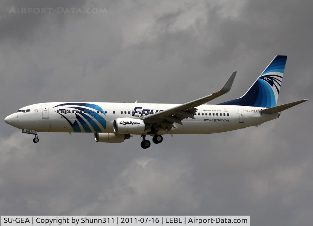 SU-GEA, 2010 Boeing 737-866 C/N 40760, Landing rwy 25R