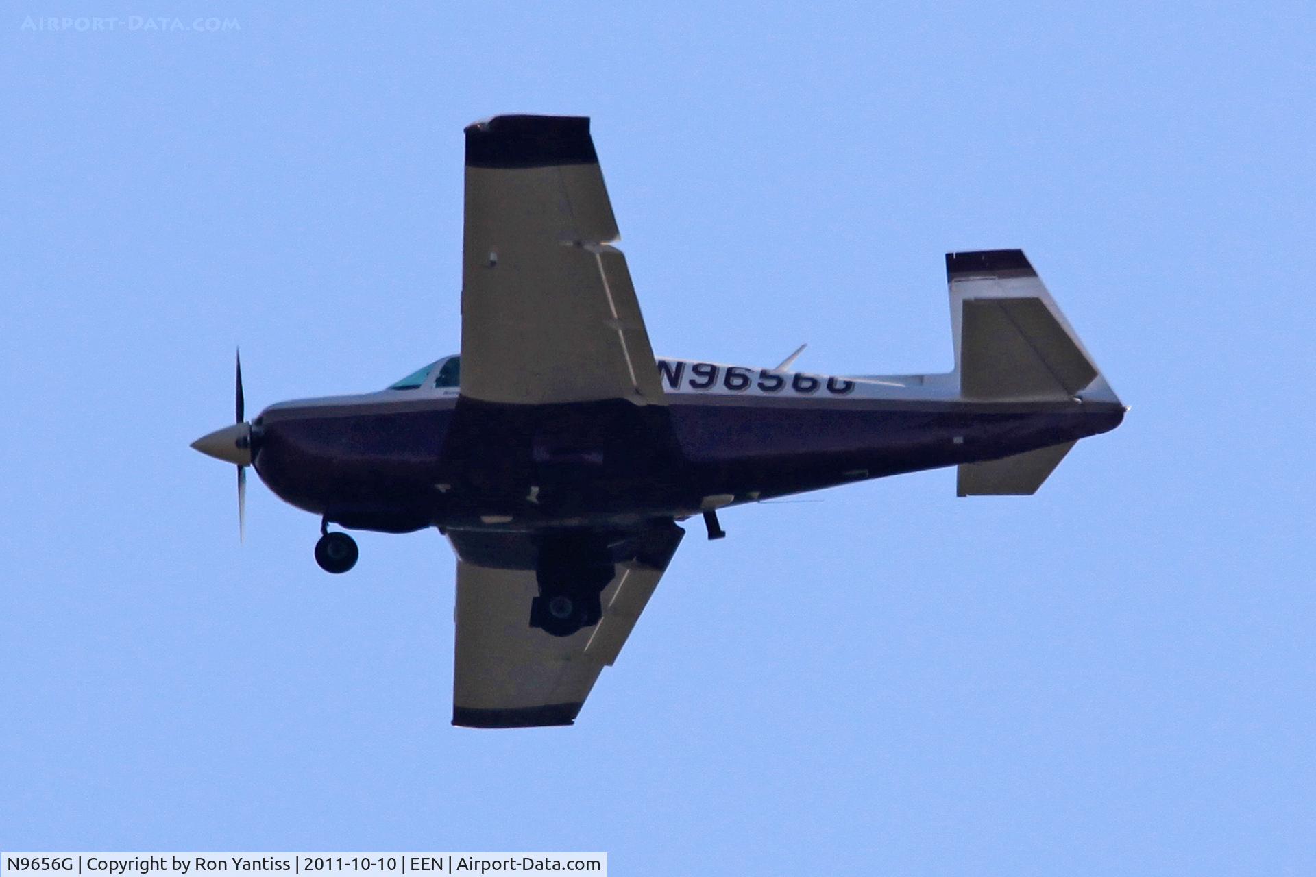 N9656G, Mooney M20J 201 C/N 24-1070, Final runway 02, Dillant-Hopkins Airport, Keene, NH