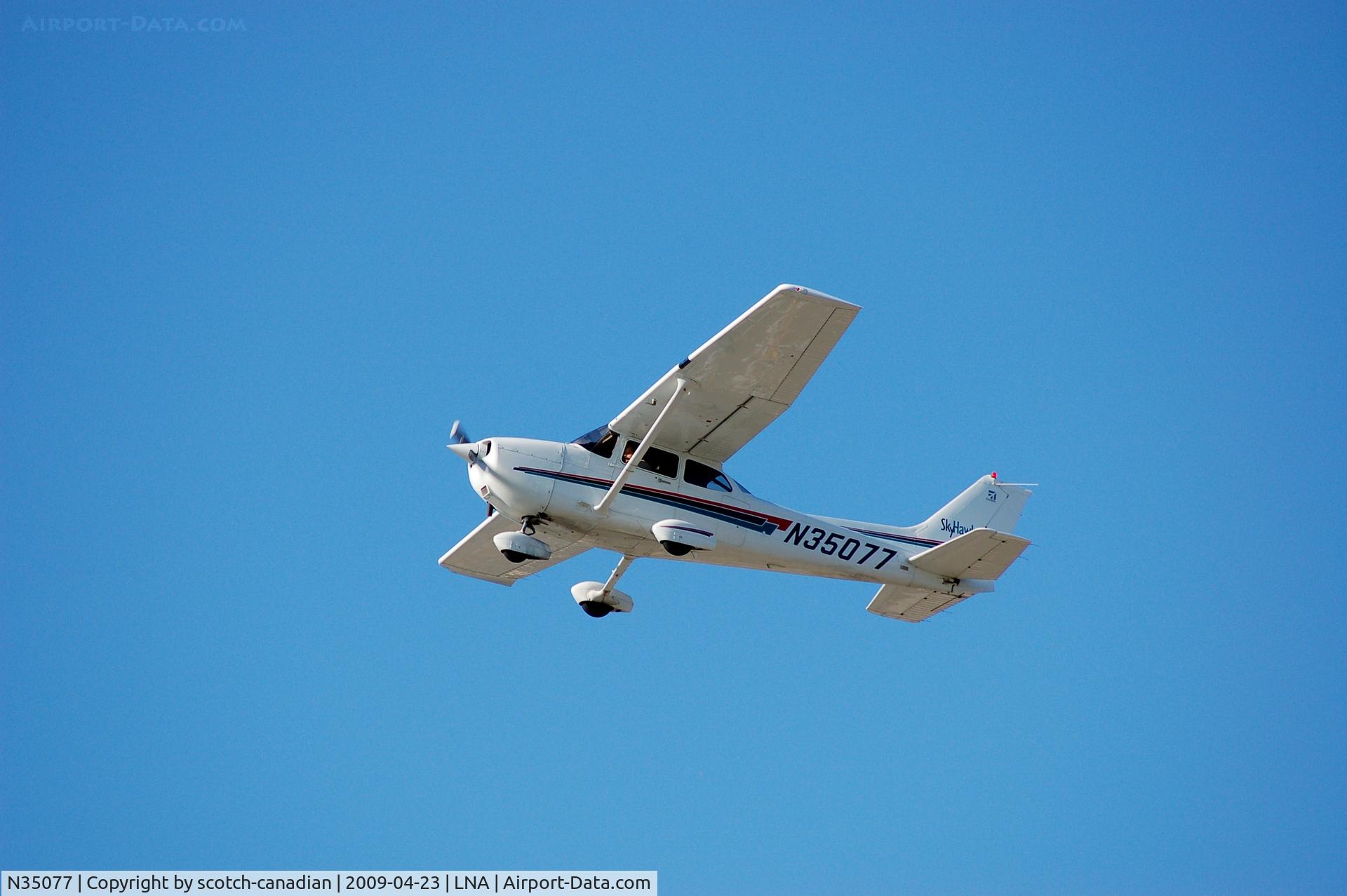 N35077, 2001 Cessna 172R C/N 17281062, 2001 Cessna 172R N35077 at Palm Beach County Park Airporrt, Lantana, FL