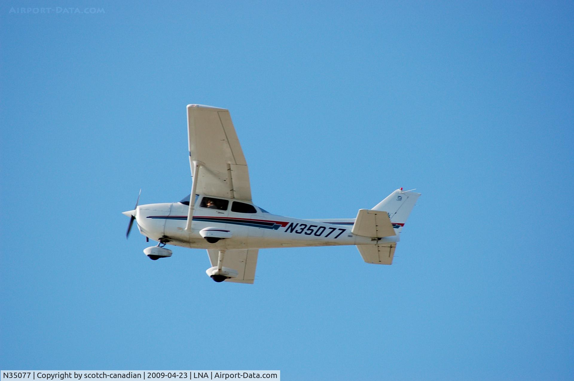 N35077, 2001 Cessna 172R C/N 17281062, 2001 Cessna 172R N35077 at Palm Beach County Park Airporrt, Lantana, FL
