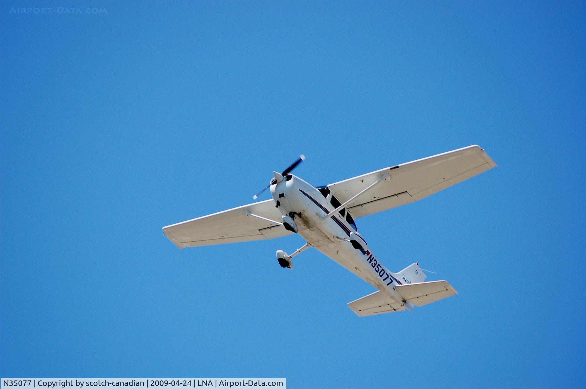 N35077, 2001 Cessna 172R C/N 17281062, 2001 Cessna 172R N35077 at Palm Beach County Park Airporrt, Lantana, FL