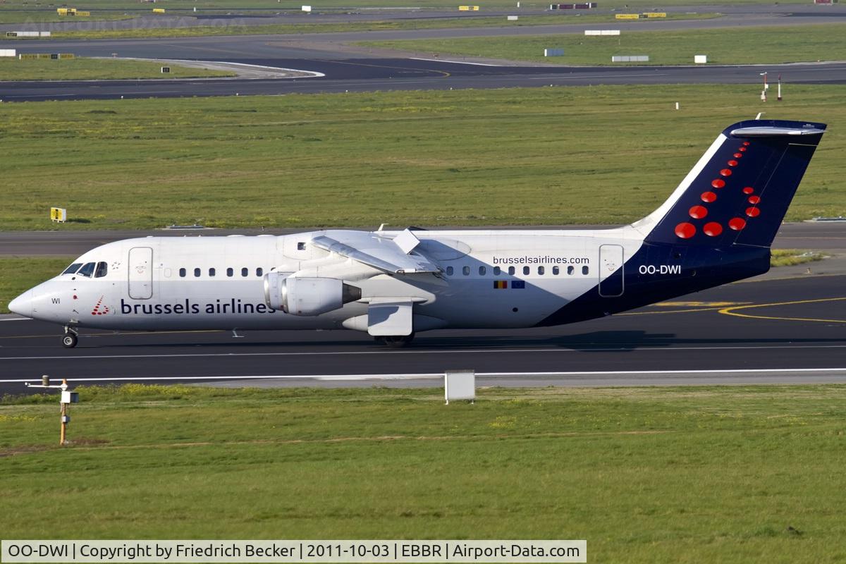 OO-DWI, 1999 British Aerospace Avro 146-RJ100 C/N E3342, decelerating after touchdown