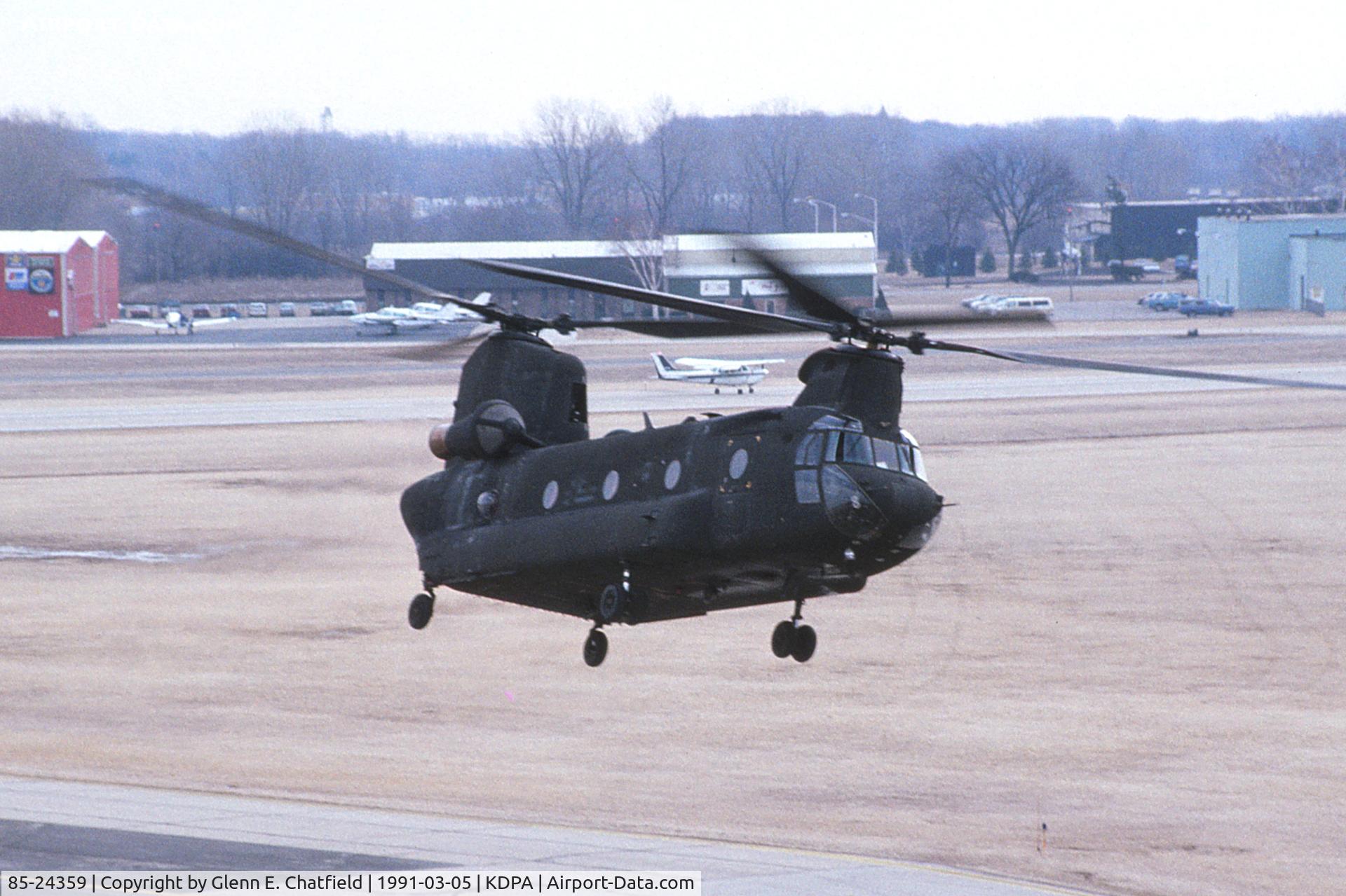 85-24359, 1985 Boeing CH-47D Chinook C/N M.3129, Maneuvering by the control tower prior to departure