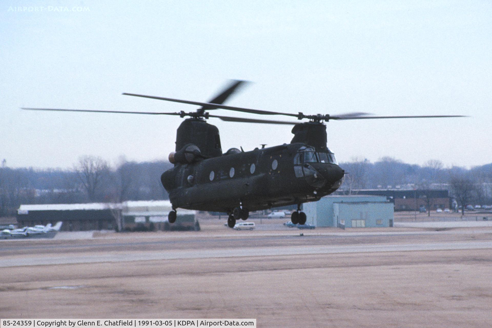 85-24359, 1985 Boeing CH-47D Chinook C/N M.3129, Maneuvering by the control tower prior to departure