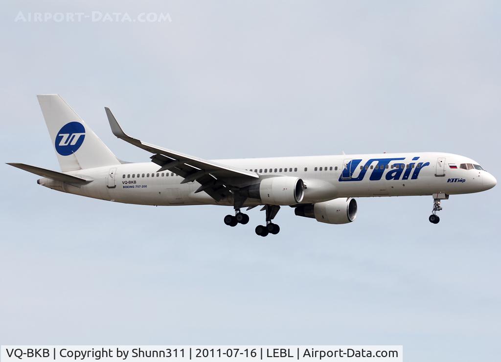 VQ-BKB, 1994 Boeing 757-2Q8 C/N 26271, Landing rwy 25R