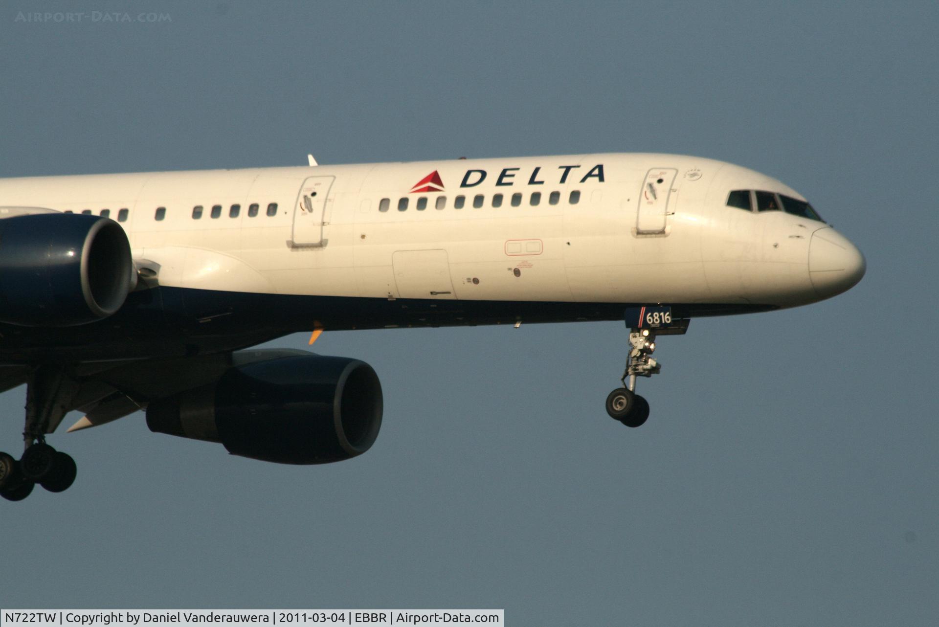 N722TW, 1999 Boeing 757-231 C/N 29385, Arrival of flight DL140 to RWY 02