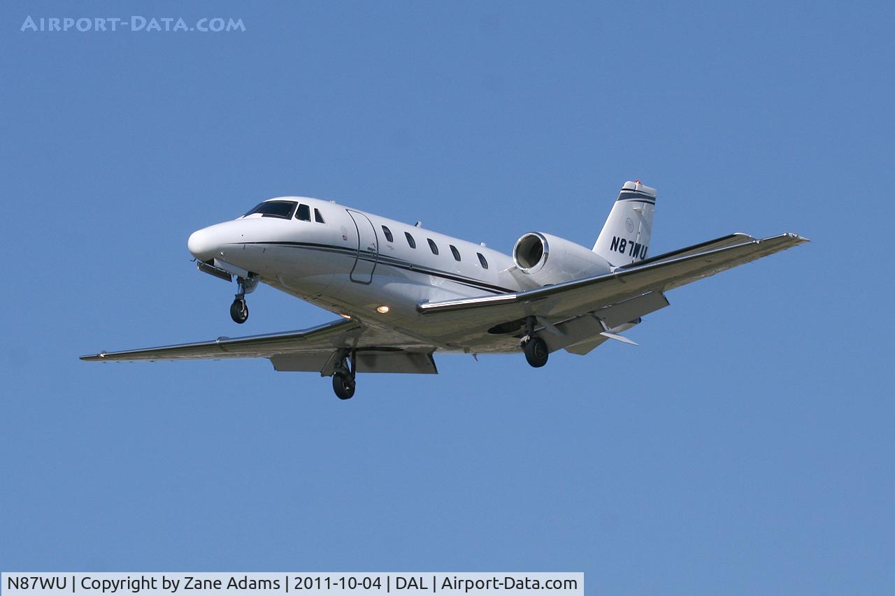 N87WU, 1999 Cessna 560XL C/N 560-5039, Landing at Dallas Love Field