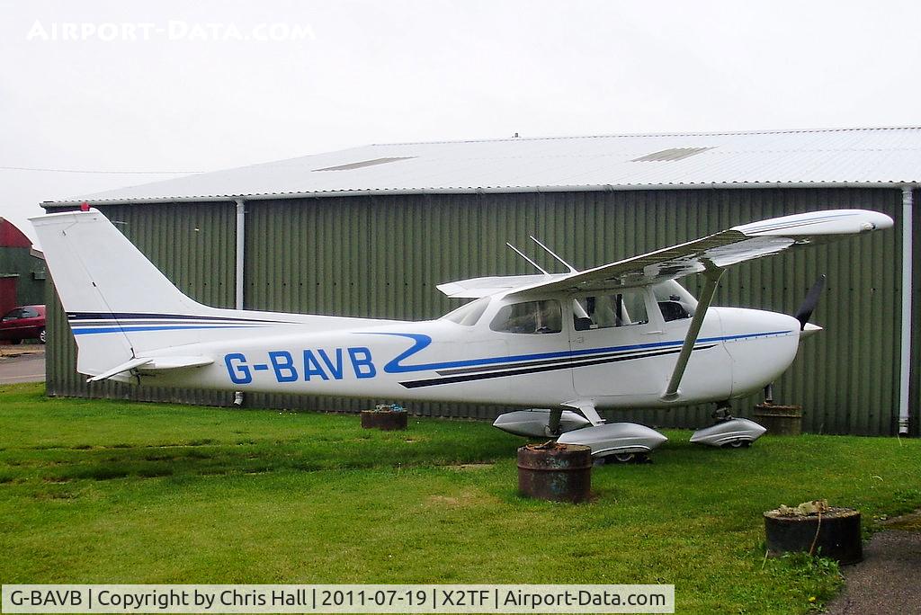 G-BAVB, 1973 Reims F172M Skyhawk Skyhawk C/N 0965, At Top Farm Airfield, Hertfordshire.