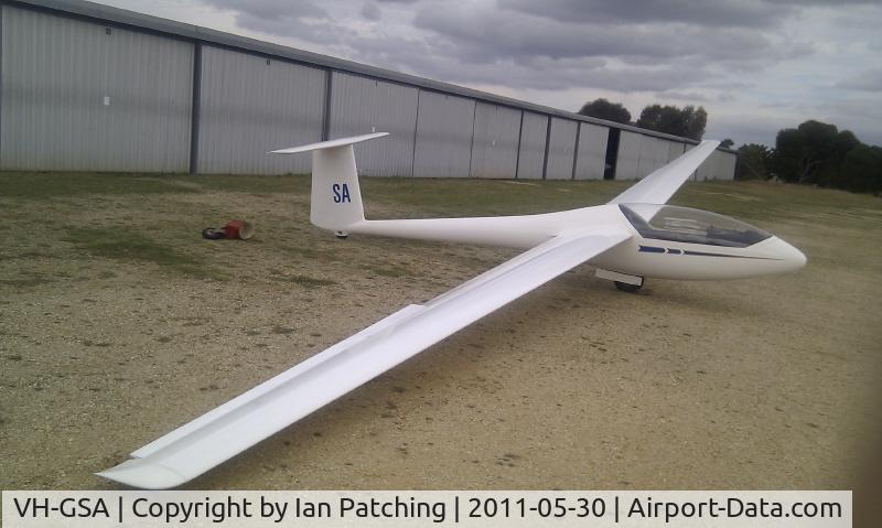 VH-GSA, 1975 Glasflugel 206 Hornet C/N 18, At Bacchus Marsh, Vic. Glider now based at Camden, NSW and fitted with winglets. Note useful modification: forward-hinged one-piece canopy.