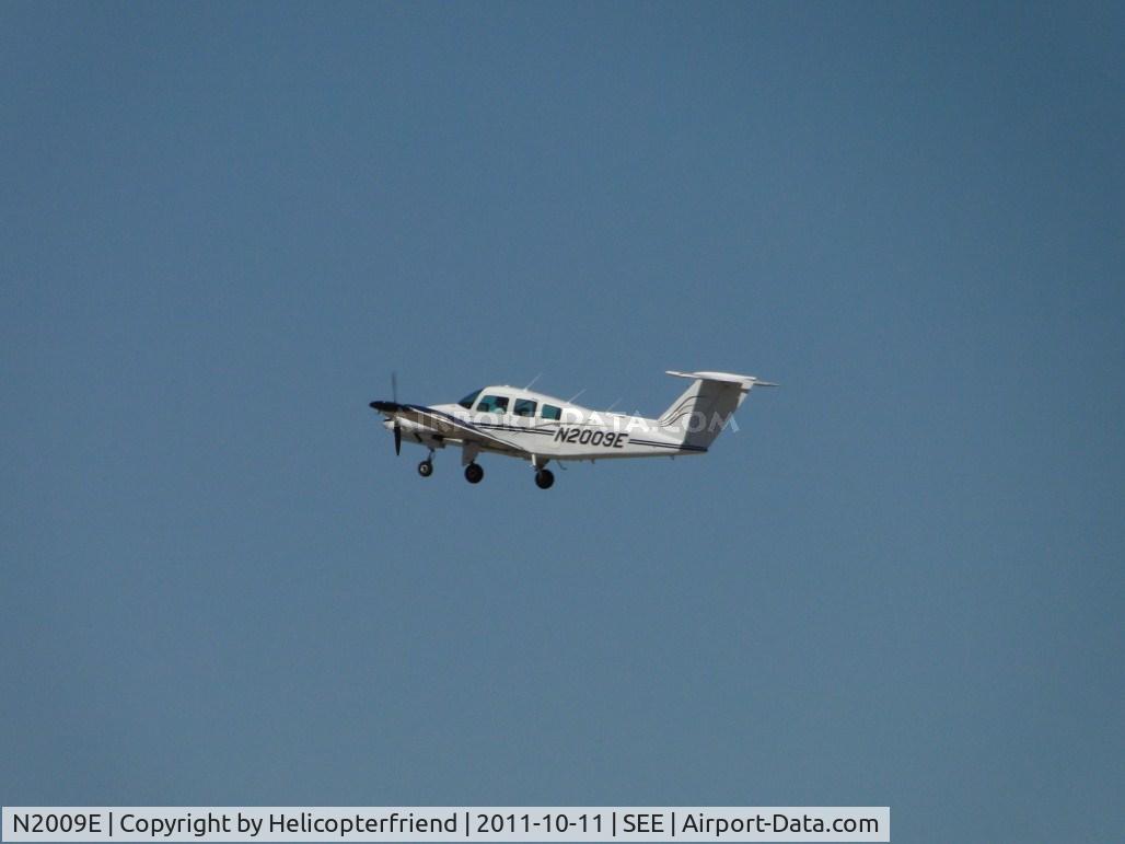 N2009E, 1978 Beech 76 Duchess C/N ME-61, Taking off from runway 27
