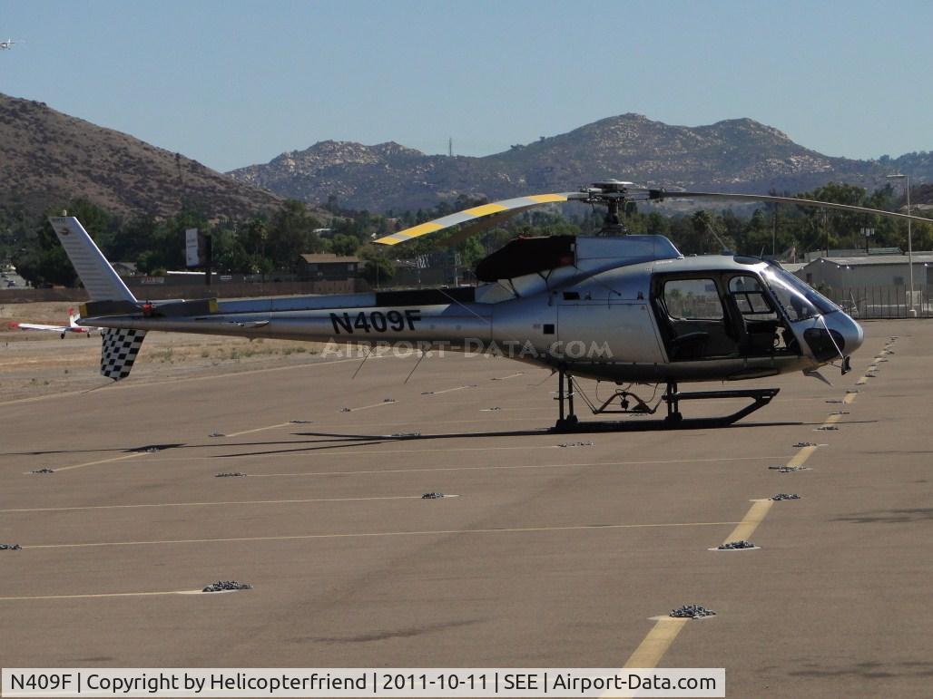 N409F, 1990 Aerospatiale AS-350BA Ecureuil C/N 2409, Parked and waiting